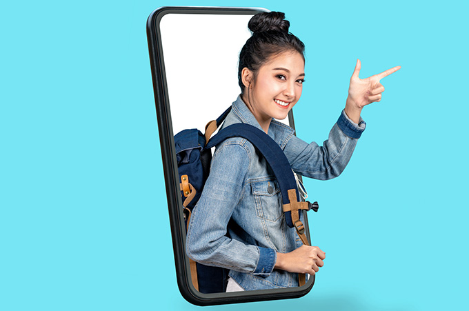 Composicin de Chica Influencer Sobresaliendo de Pantalla de Telfono