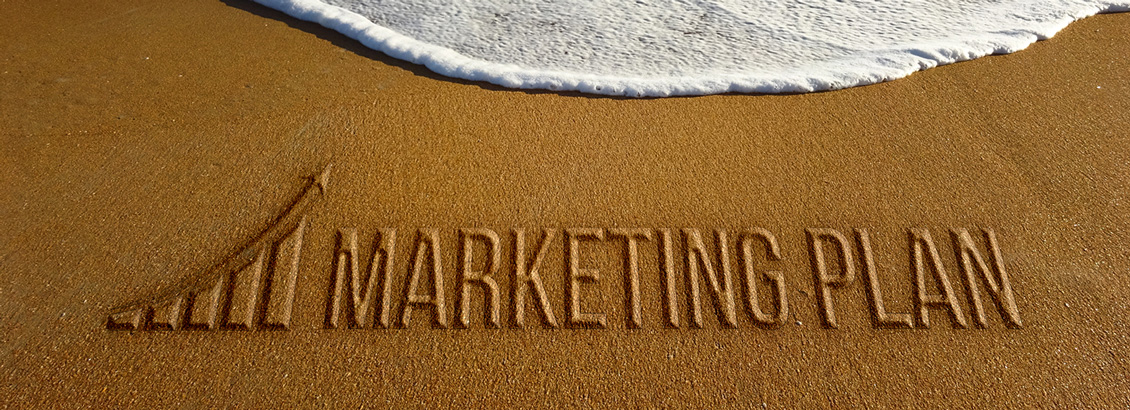 Frase Plan de Marketing Escrito en Arena de Playa