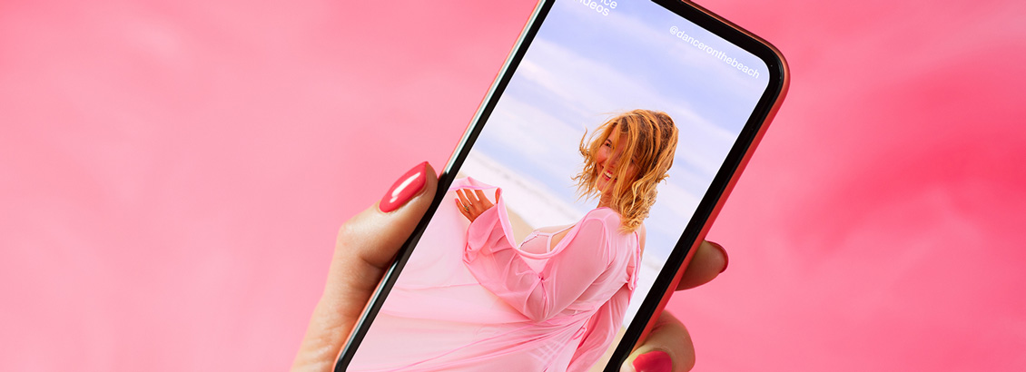 Publicidad desde Smartphone Representando los Resultados de Anuncios en Instagram y TikTok