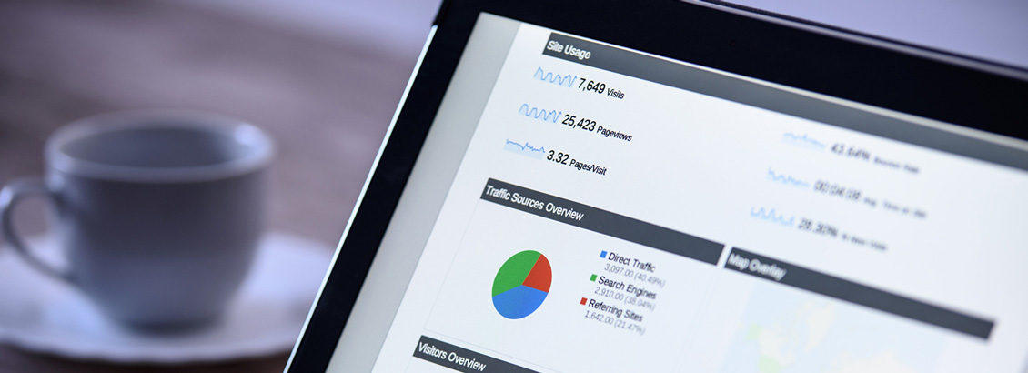 Ipad que Muestra Resultados de Google Analytics