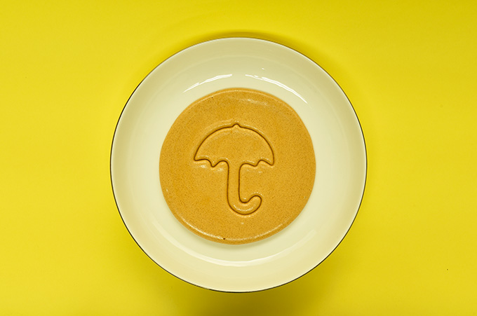 Galleta Dalgona, Caracterstica del Juego de Calamar, Sobre un Plato