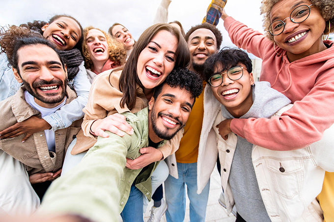 Selfie de Familiares Sonriendo Hacia la Cmara