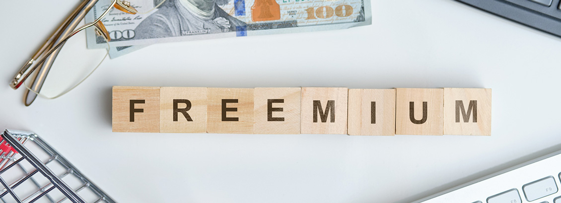 Cuadros de Madera que con Letras que Forman Palabra Freemium