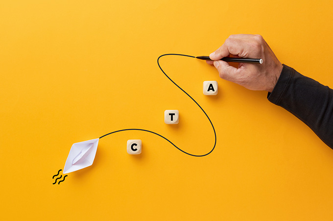 Bloques de Manera Creando la Acrnimo CTA en Fondo Amarillo