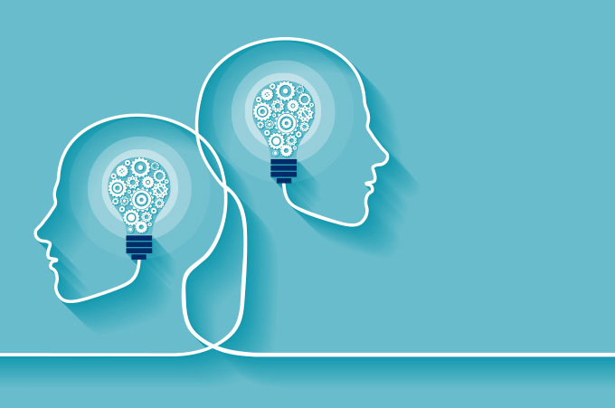 Ilustracin de Silueta de la Cabeza de Dos Personas con Bombilla Reemplazando Cerebro