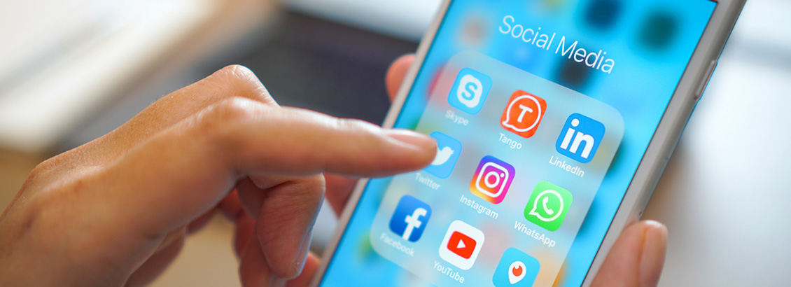 Pantalla de Smartphone Mostrando Distintas Apps de Redes Sociales