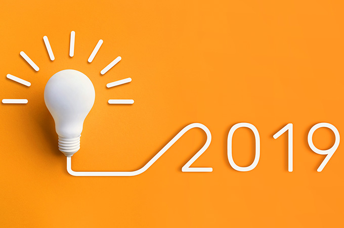 Bombilla Iluminando el 2019, Simbolizando lo Nuevo en Marketing Digital