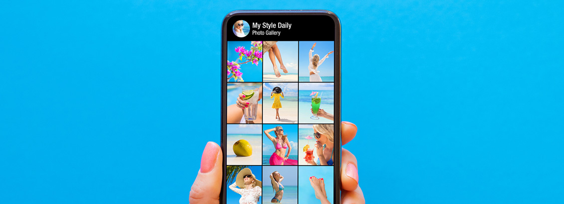Mano Sosteniendo Smartphone que Muestra Diseo de Redes en su Pantalla