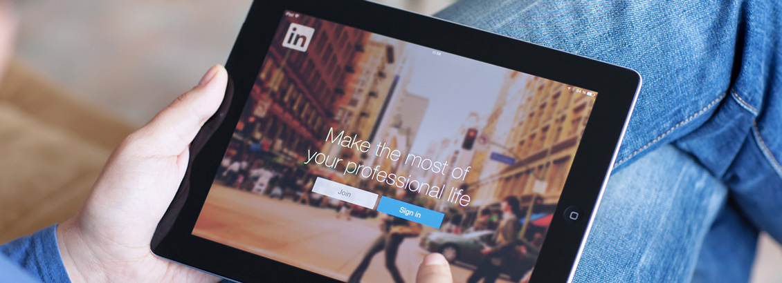Pesona Accesando a LinkedIn Desde Tablet para Ver Anuncios