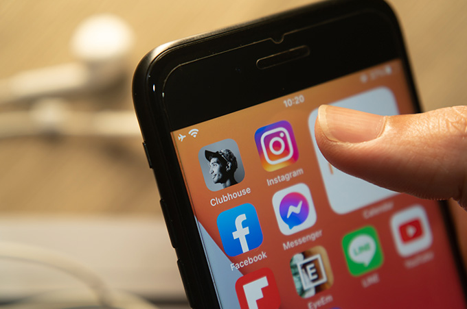 Iconos de Facebook e Instagram Sobre Men de Apps de Smartphone