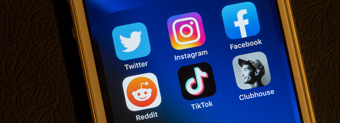 Pantalla de Telfono Inteligente que Muestra Diferentes Redes Sociales
